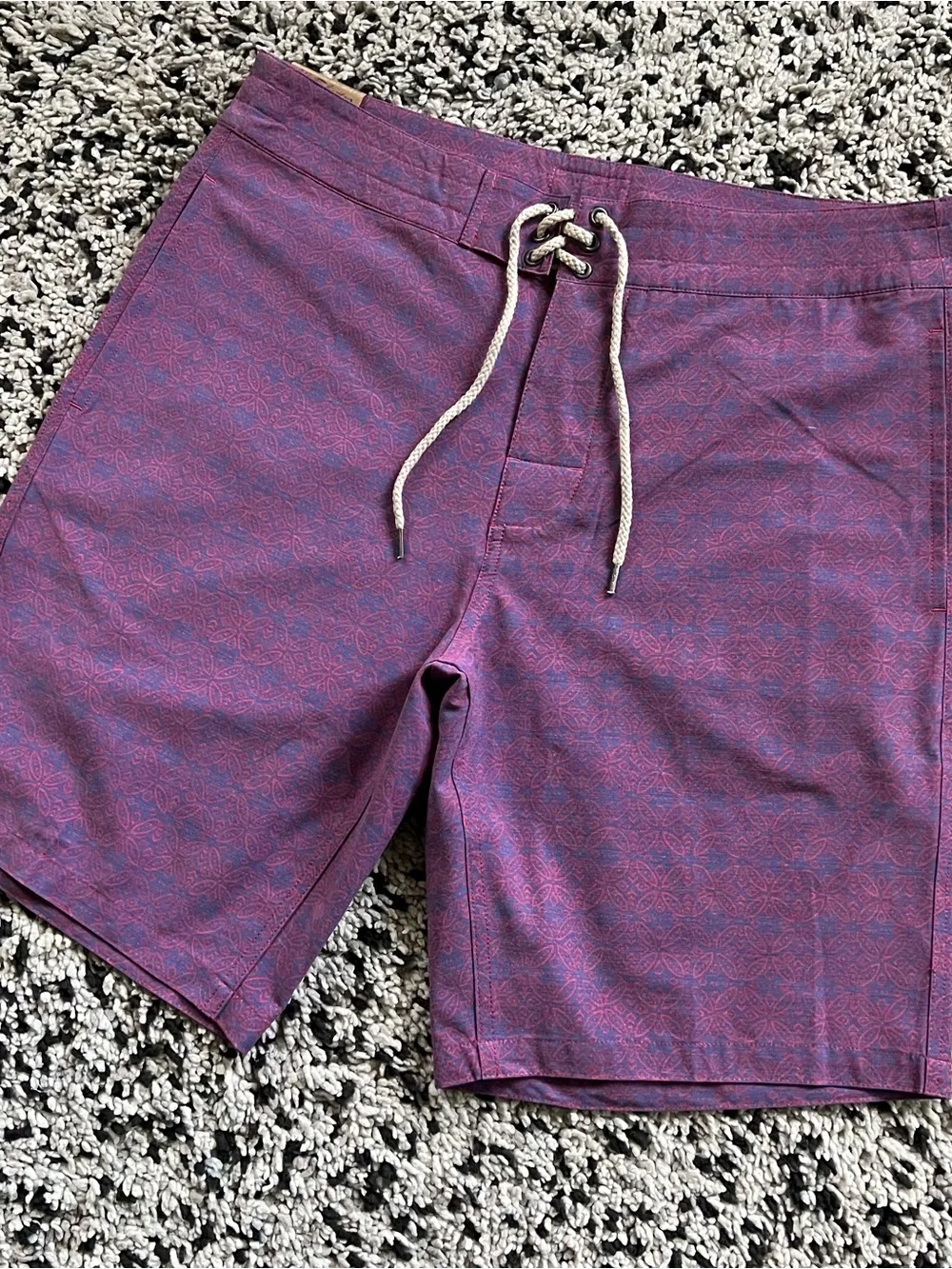 Faherty Biarritz Board Shorts Light Red Blue 9” Inseam Quick Dry Men’s Size 32